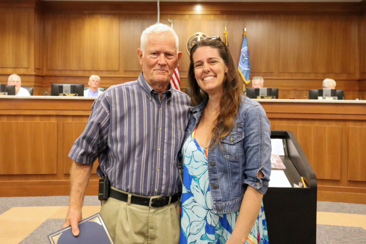 Image of Fred Parker receiving his certificate from Shannon Glaser.