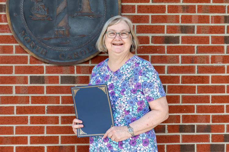 Image of Susan Lee holding her certificate.